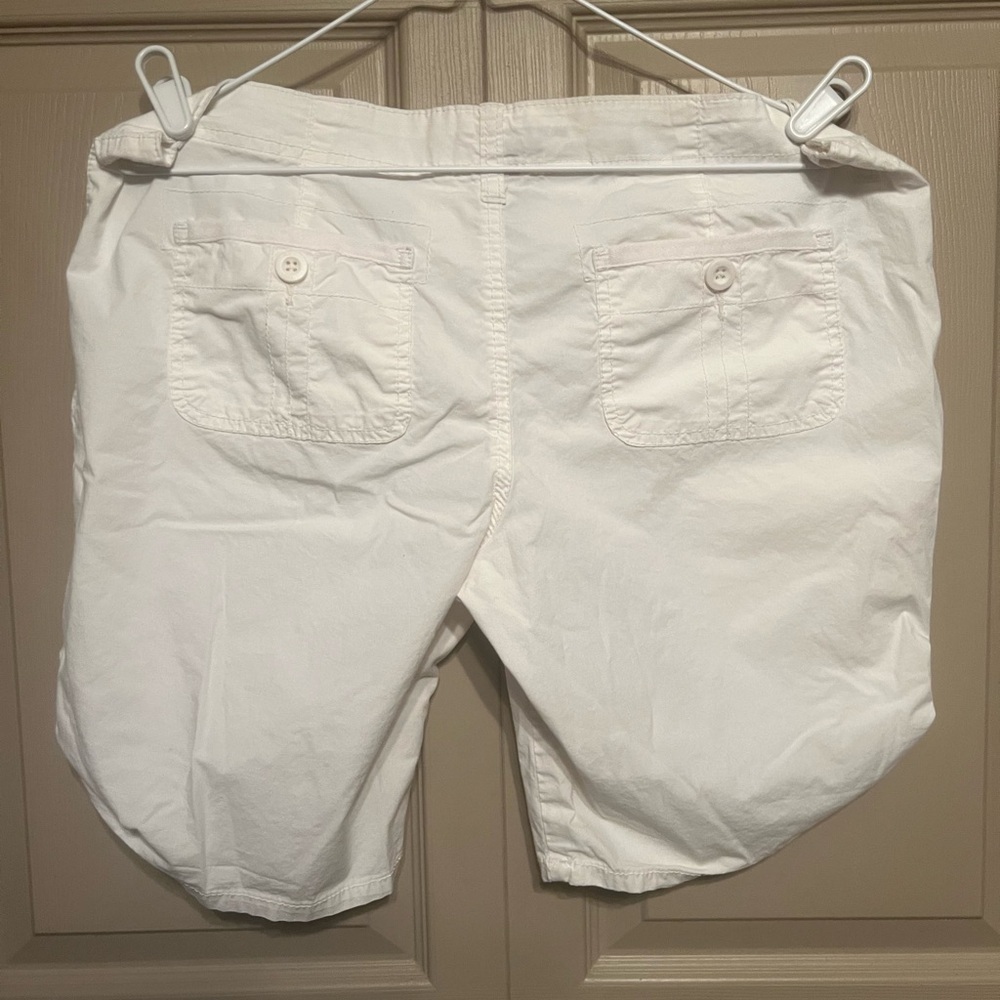 Arizona Jean Company White Cargo Shorts - Picture 2 of 5